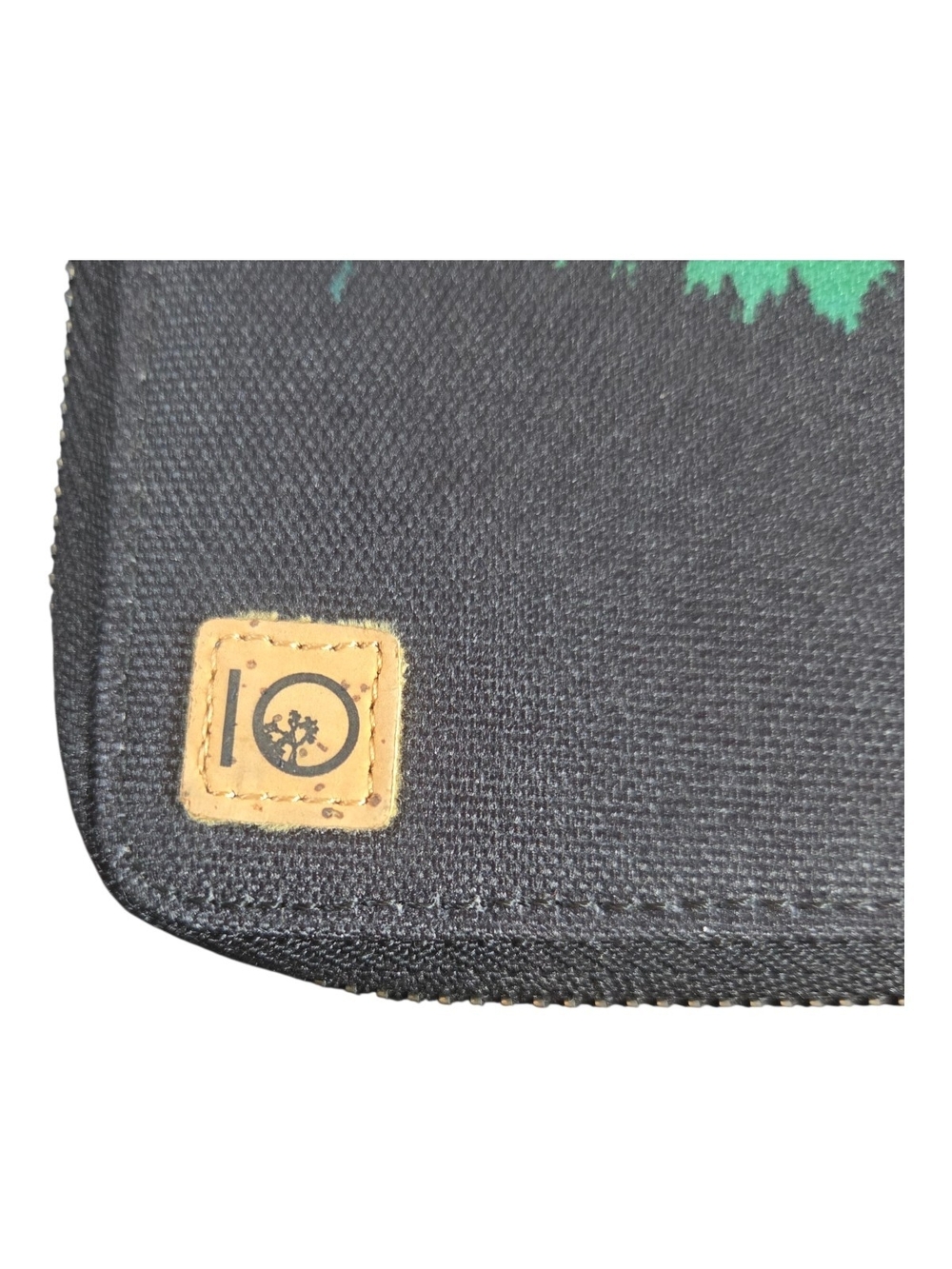 tentree Aurora Borealis Forest Print Zip Wallet in Black and Green 8" X 4" - Picture 2 of 5